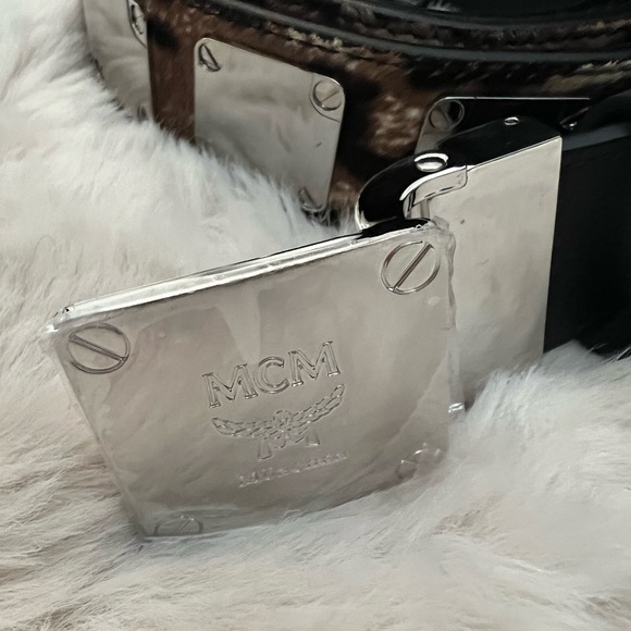 NEW! MCM belt with mirror and fur detail NWOT limited edition - Picture 5 of 8